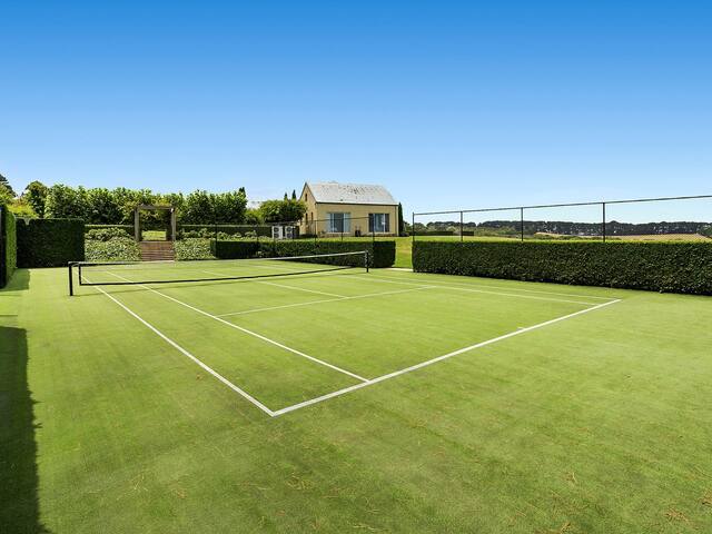 The Resort Flinders Tennis Court and Pool gallery image 4