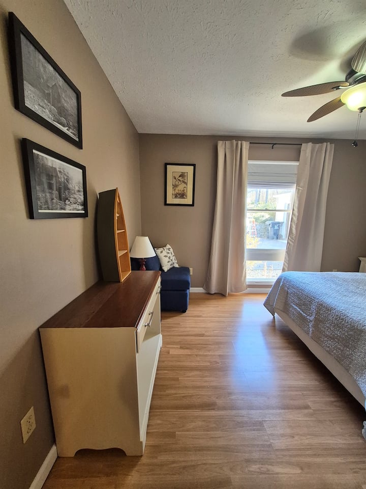 ห้องนอนที่ 3 พร้อมเตียงควีนไซส์