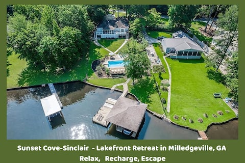 Sunset Cove, 3-bedroom lake house