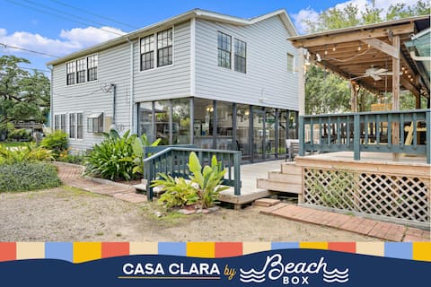 Cute Home Close to Kemah Boardwalk w/ Game Room