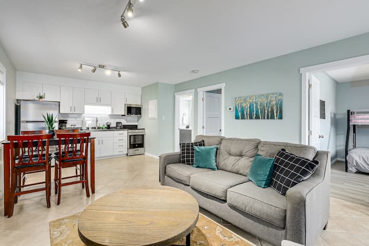 The Alpine - Central Collingwood Condo - Collingwood