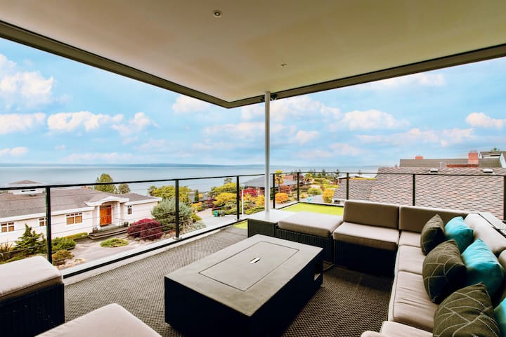 Stunning Panoramic Views Hot Tub Modern 4BR Home