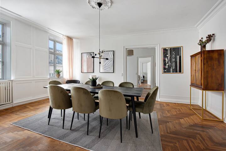 Sanders Square – Spacious 6-Bdr Apt Near Nyhavn gallery image 2