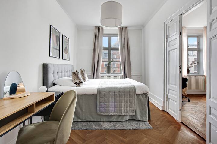 Sanders Square – Spacious 6-Bdr Apt Near Nyhavn gallery image 3