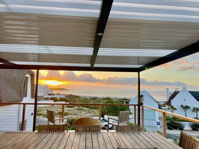 Secret Beach Villa gallery image 3