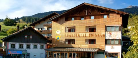 Triple room with bathroom and balcony towards the slopes