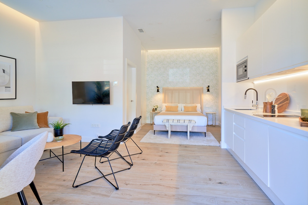 Popular Airbnb listing: iloftmalaga Huelin Park I in Jardín De La Abadía