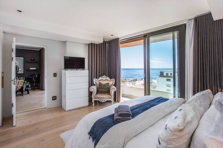 Above&Beyond • Sunset Charm • Excl 3Bedroom• 701 gallery image 2