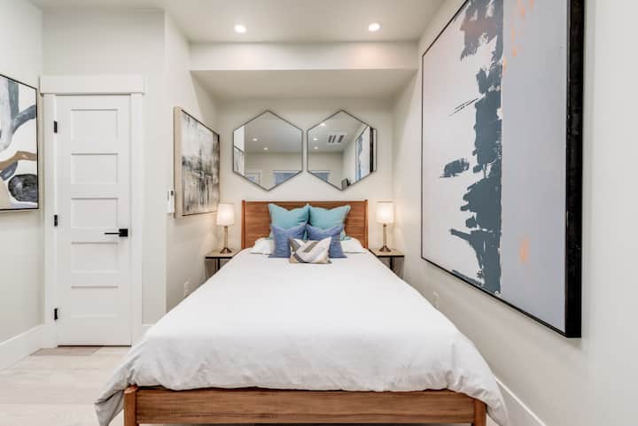 Luxurious Studio With High Ceilings! - Sacramento, CA