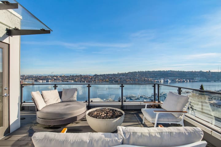 Stunning Queen Anne Hill Haven-Rooftop Lake Views!