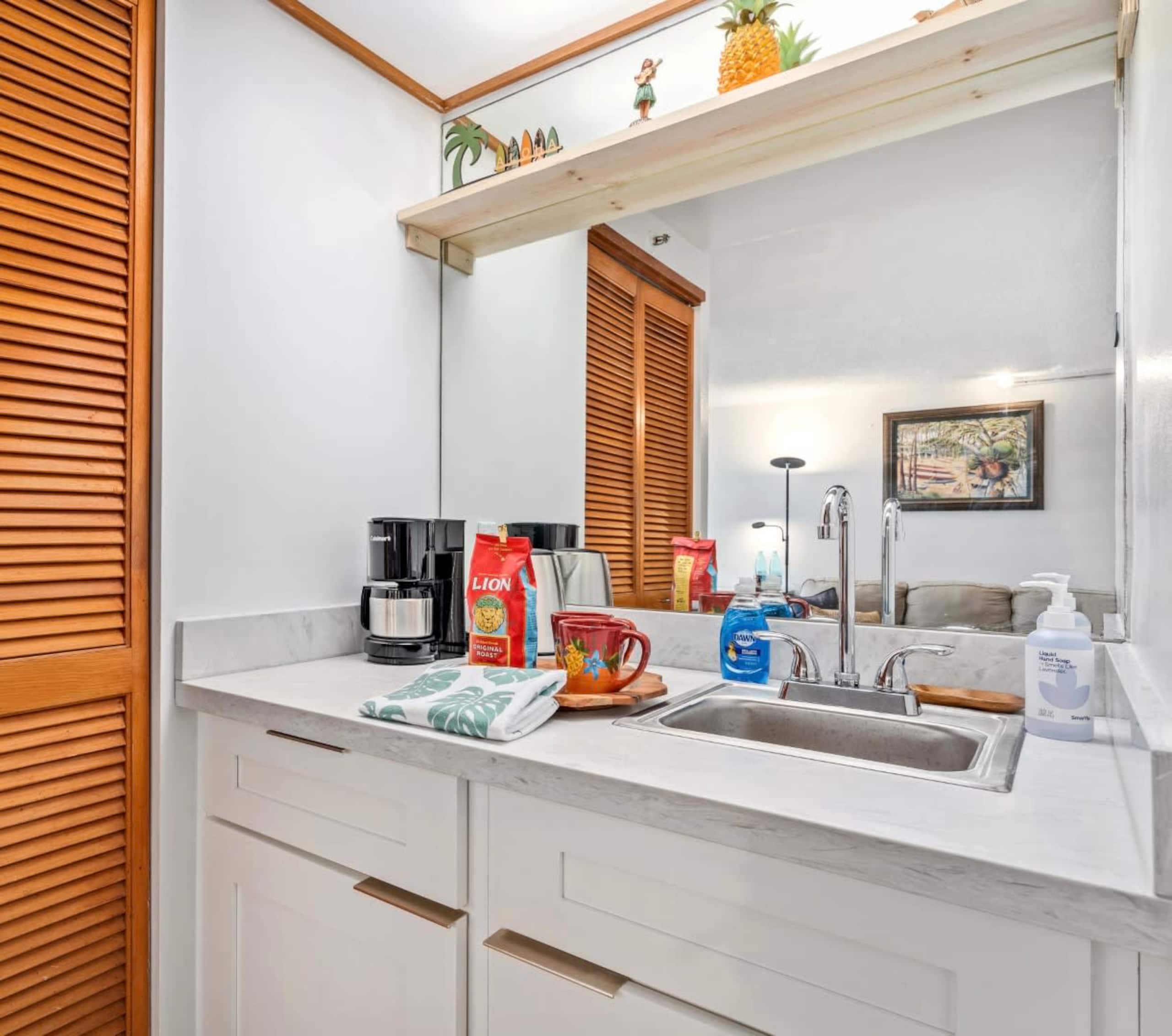 Condo in Honolulu · ★4.92 · 1 bedroom · 2 beds · 1 private bath - Image 10