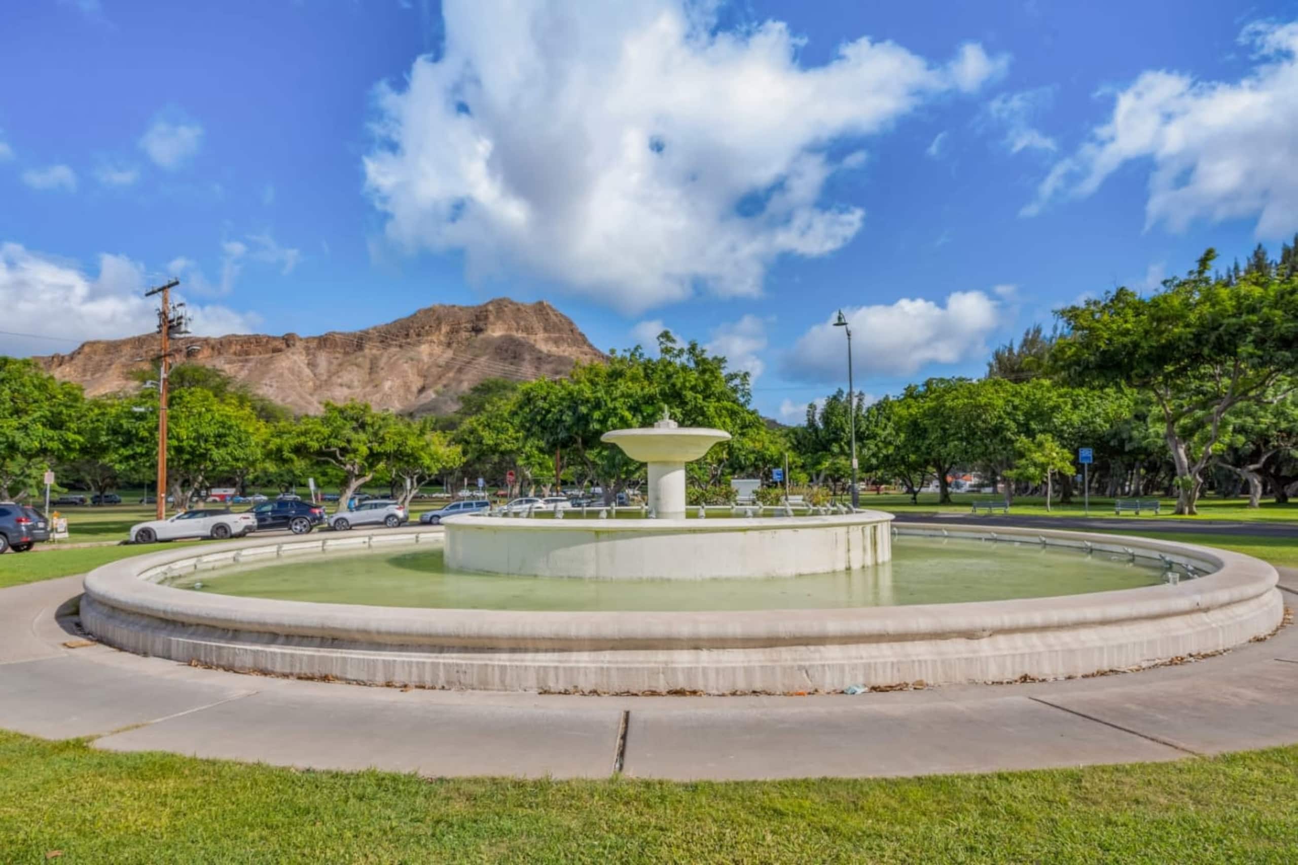 Condo in Honolulu · ★4.92 · 1 bedroom · 2 beds · 1 private bath - Image 17
