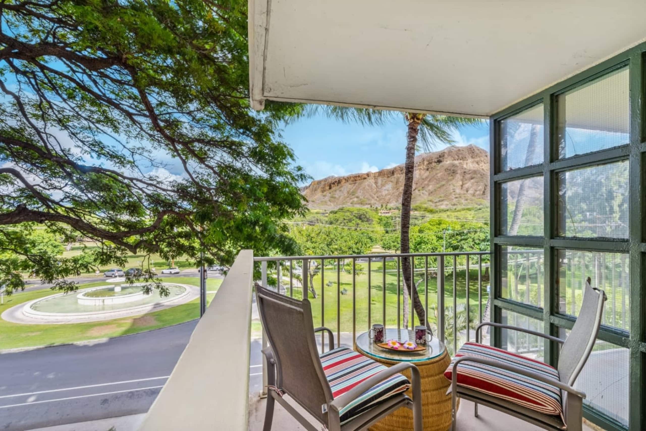 Condo in Honolulu · ★4.92 · 1 bedroom · 2 beds · 1 private bath - Image 19