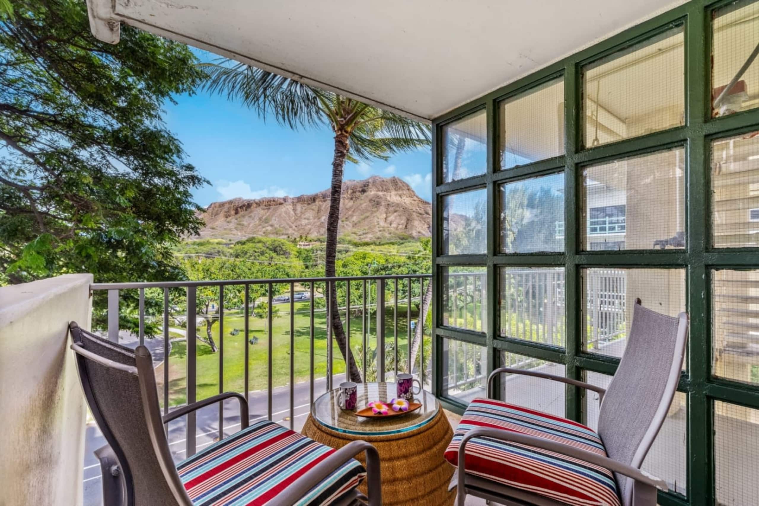 Condo in Honolulu · ★4.92 · 1 bedroom · 2 beds · 1 private bath - Image 1