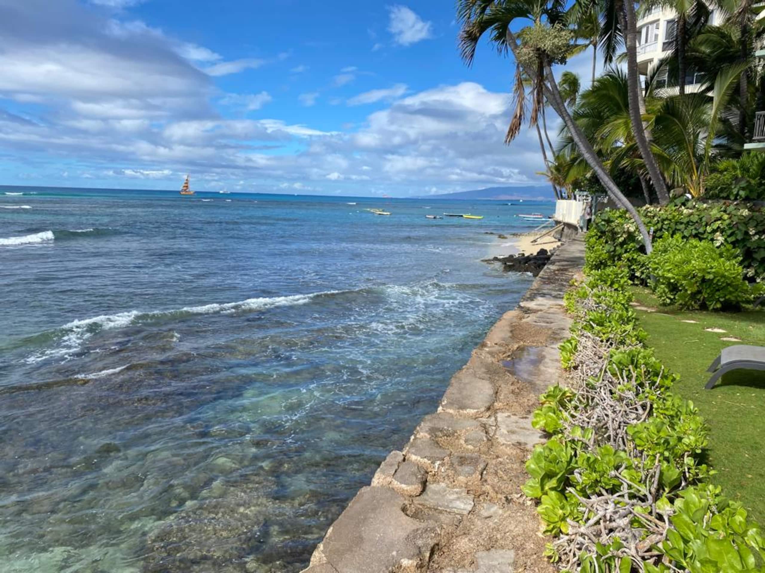 Condo in Honolulu · ★4.92 · 1 bedroom · 2 beds · 1 private bath - Image 22