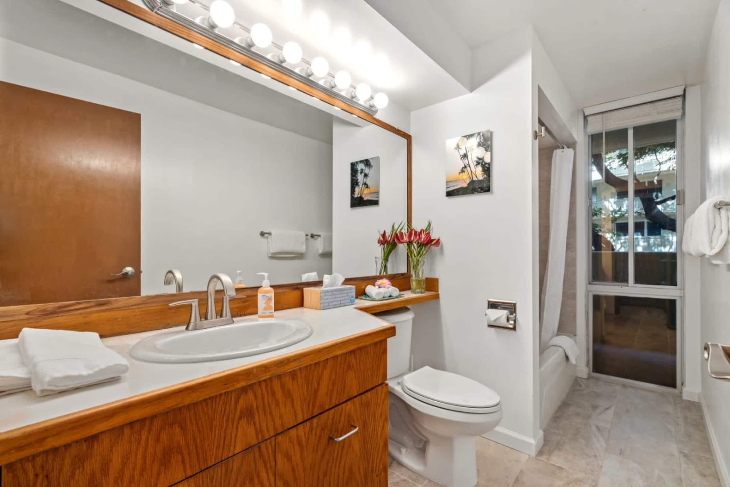 Condo in Honolulu · ★4.92 · 1 bedroom · 2 beds · 1 private bath - Image 7