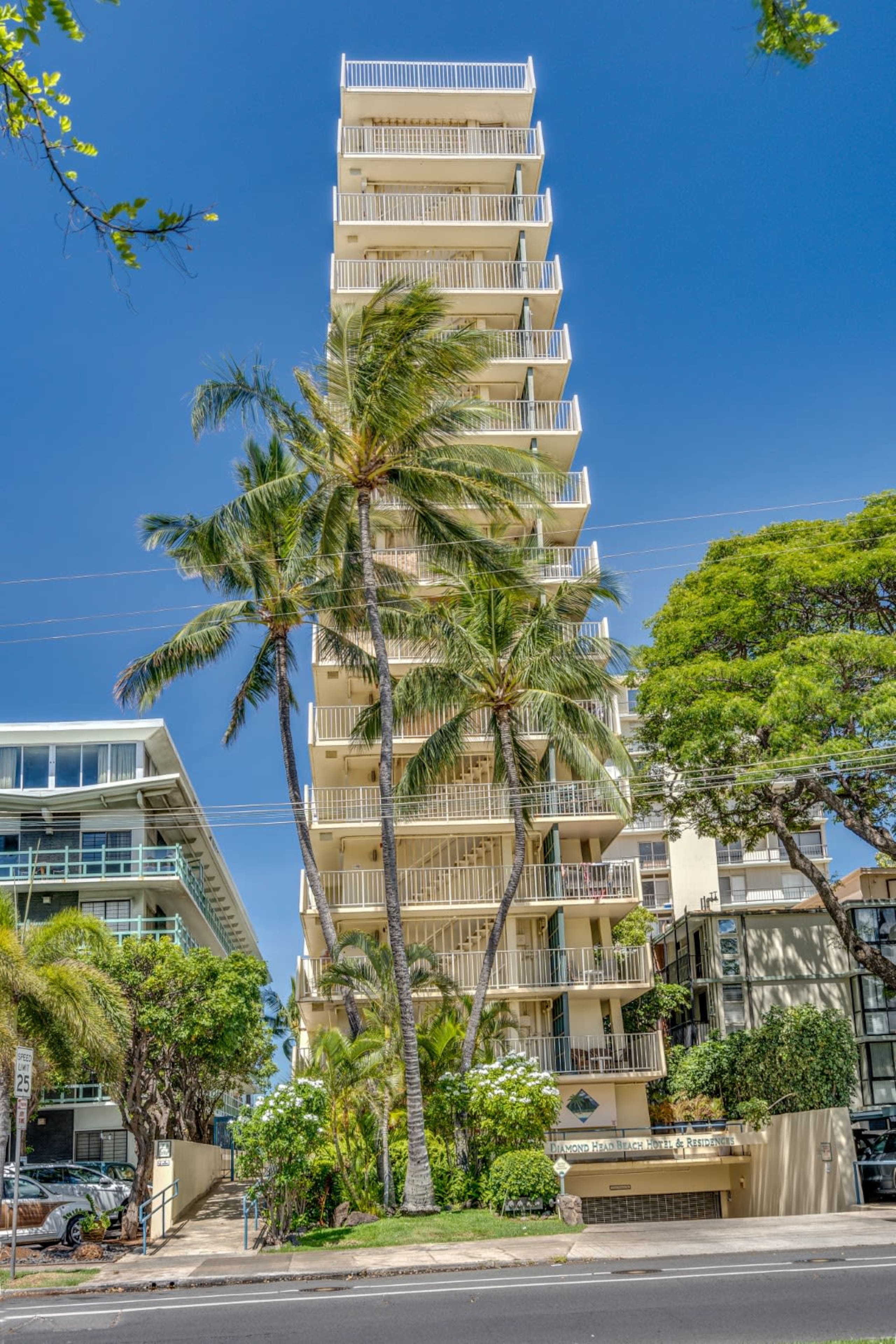 Condo in Honolulu · ★4.92 · 1 bedroom · 2 beds · 1 private bath - Image 15