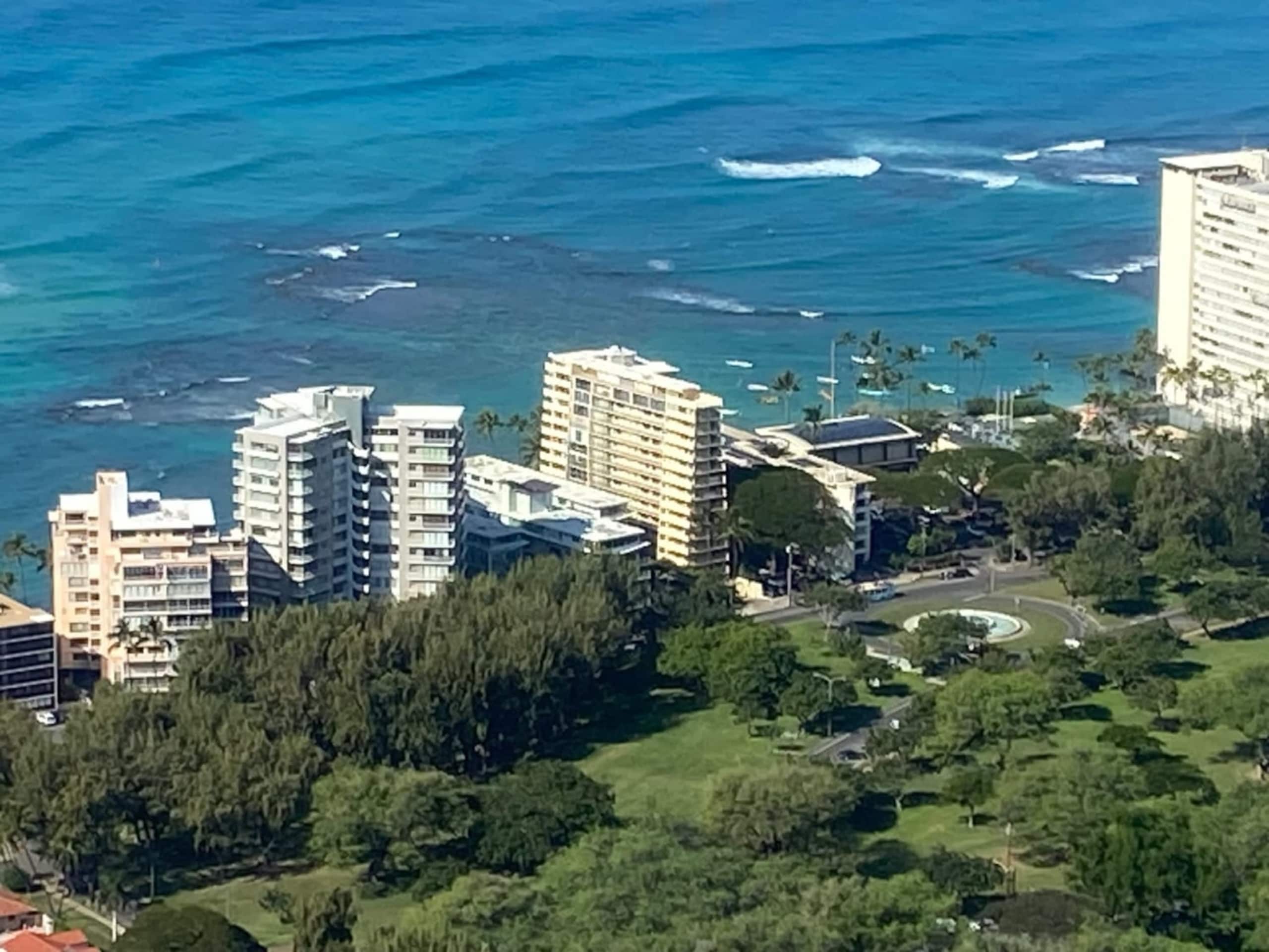 Condo in Honolulu · ★4.92 · 1 bedroom · 2 beds · 1 private bath - Image 23