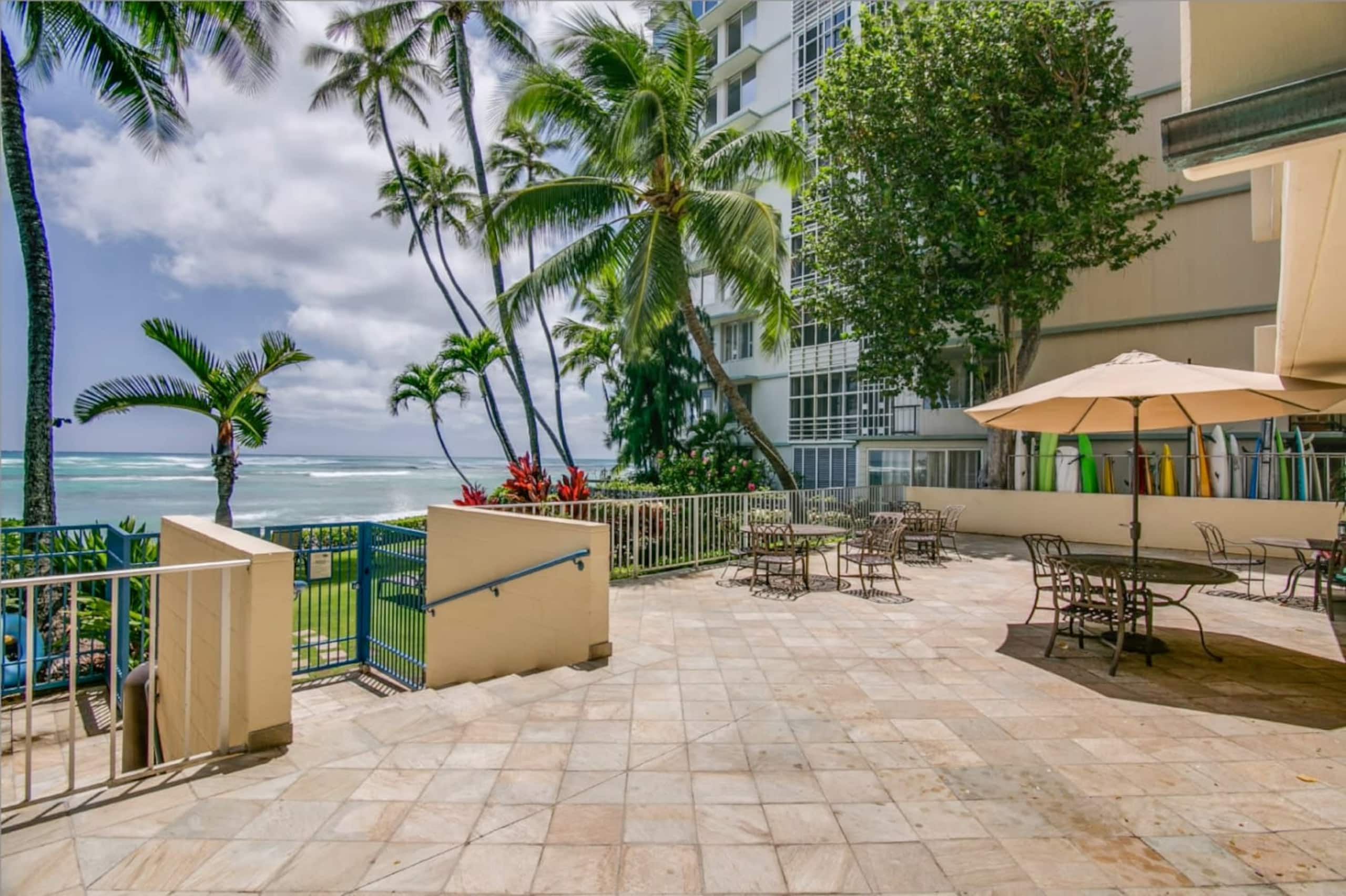 Condo in Honolulu · ★4.92 · 1 bedroom · 2 beds · 1 private bath - Image 3
