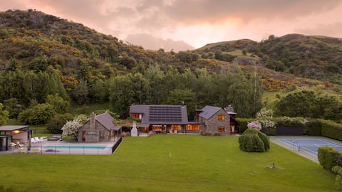 Wharenui by MajorDomo - Rustic Home on 11.5 Acres