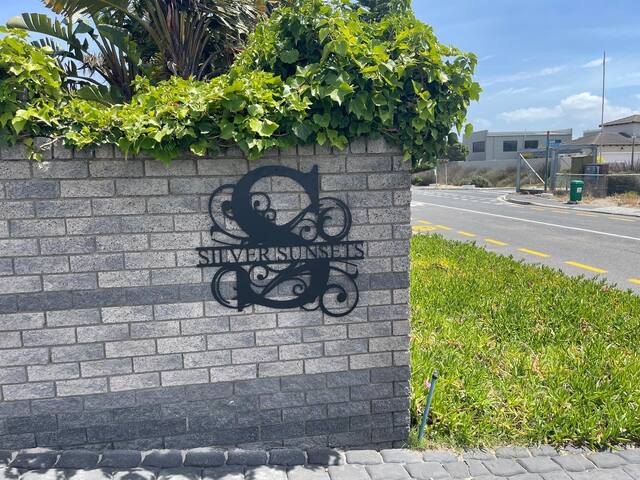 Spacious 3-bed apartment, a 200m walk to the beach gallery image 5