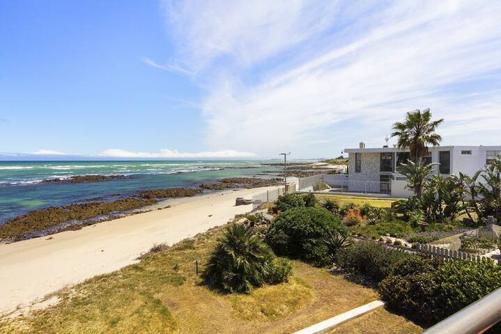 Villa Kyma gallery image 2