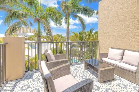 In Village, Steps to Beach, Pool, Ocean-view!