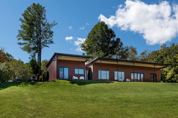 Wander Asheville Meadows gallery image 2