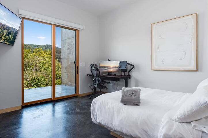 Wander Asheville Meadows gallery image 5