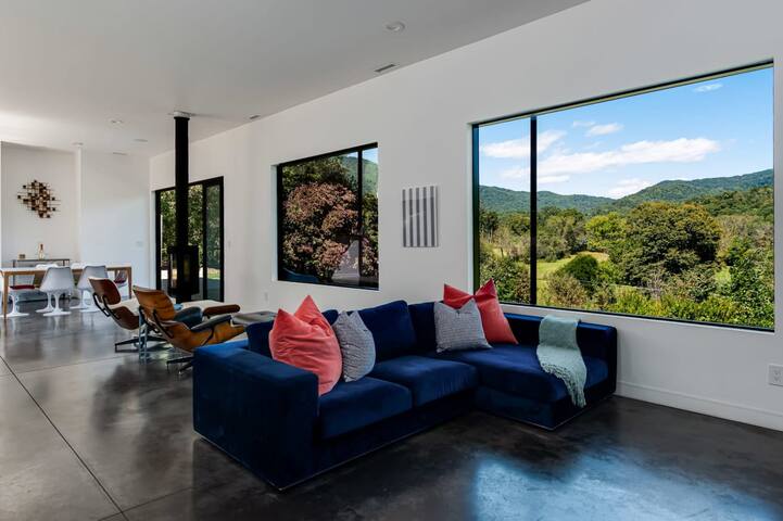 Wander Asheville Meadows gallery image 3