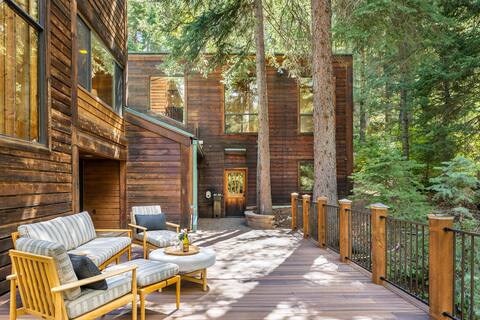 5 Bedroom, Mountain Views, Sounds of Stream, Large Deck, Hot Tub, Classic Sundance Cabin