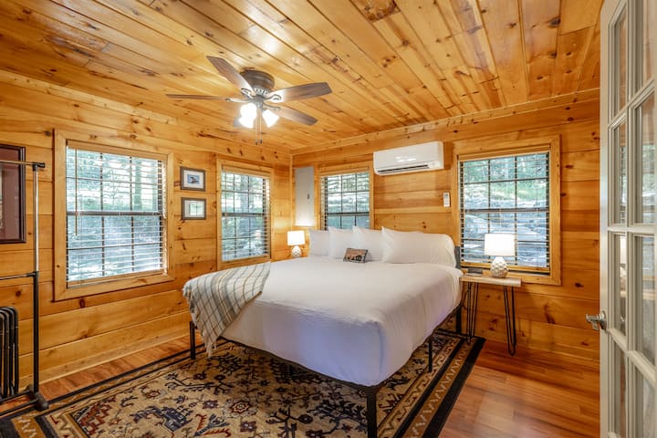 Cabin 2 - king bedroom
