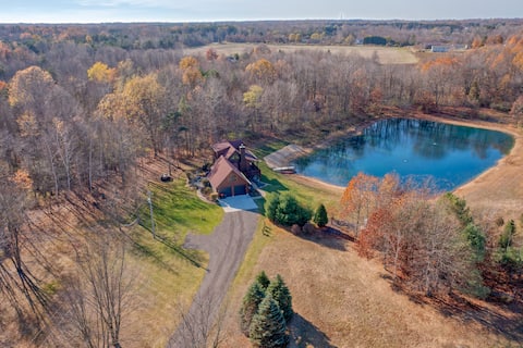 Cabin getaway - fishing/swimming pond - hot tub