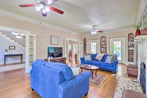 1920s Corsicana Home: Group Getaway Near Downtown!