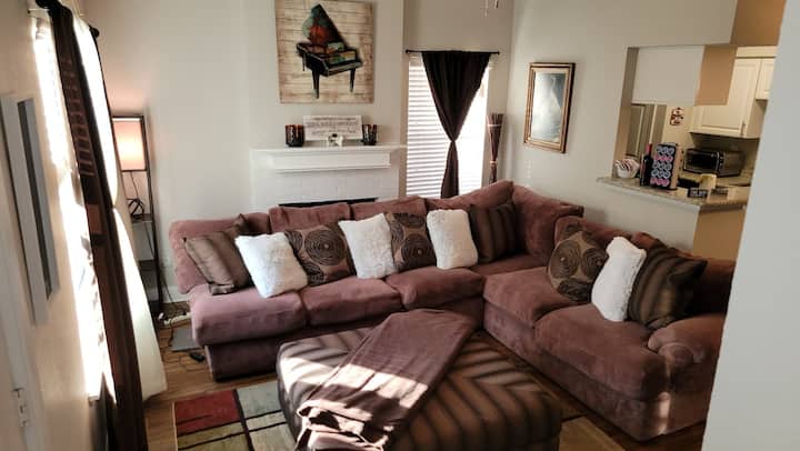 Cozy 2 Bedroom Townhome In Addison - Farmers Branch, TX