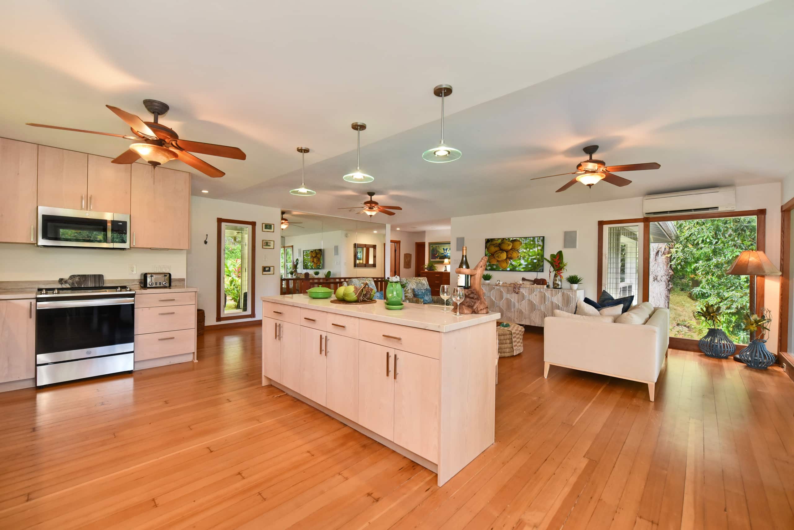 Home in Lahaina · ★5.0 · 4 bedrooms · 4 beds · 4 baths - Image 3