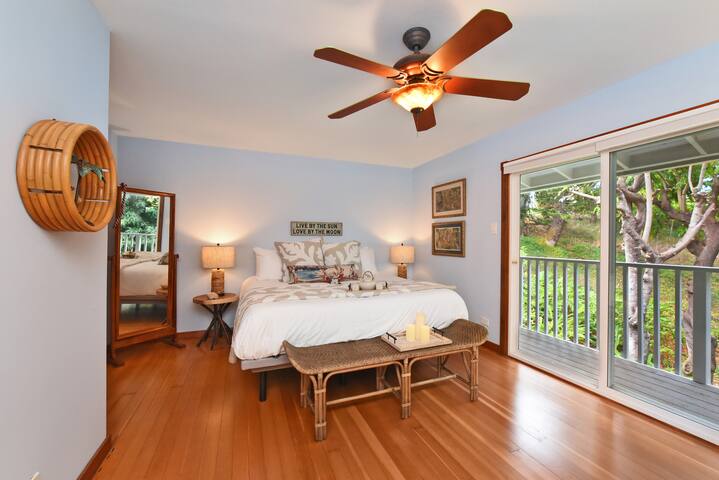 ALA 12 Remodeled 4BD Beach House w Ocean Views gallery image 4