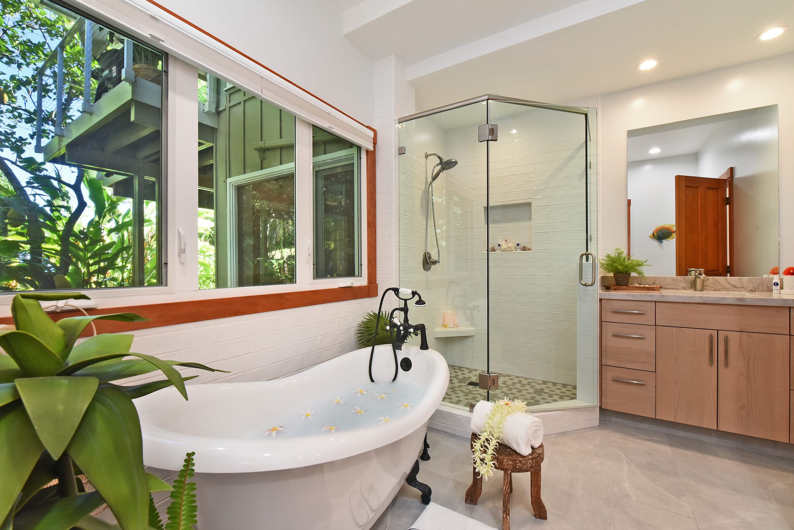 Home in Lahaina · ★5.0 · 4 bedrooms · 4 beds · 4 baths - Image 14