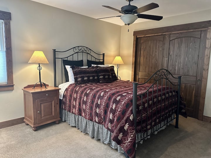 Საძინებელი №3,  მე-2 სართული, დედოფალი