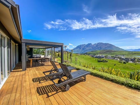 Horoeka House Stunning views and spa Pool