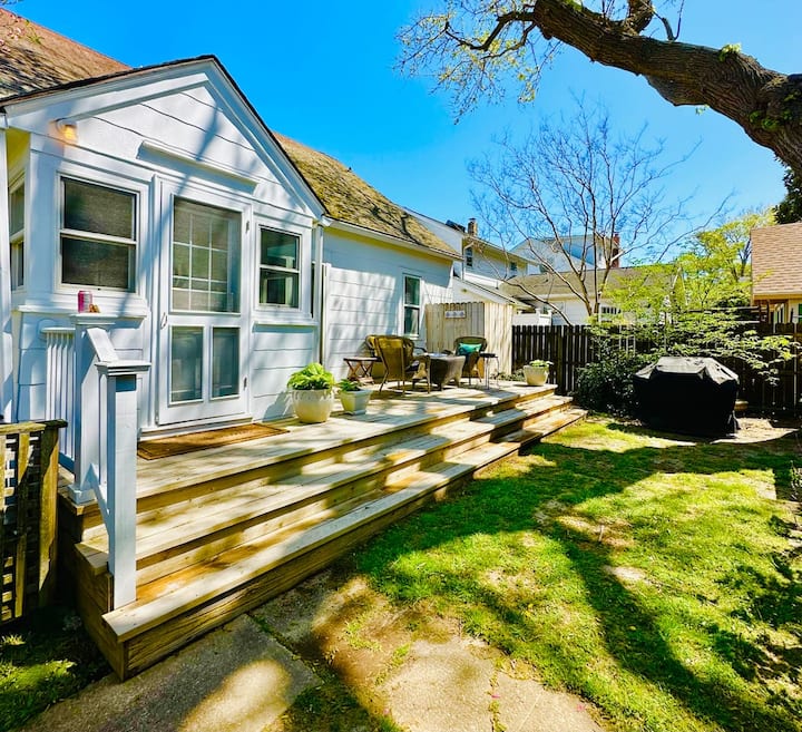 Classic Beach Cottage In Town - Rehoboth Beach, DE