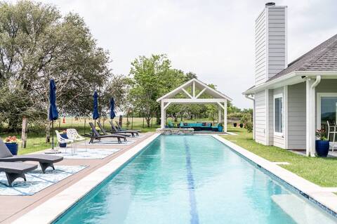 Sun Kissed Days w/Pool + Pickleball + Hot Tub