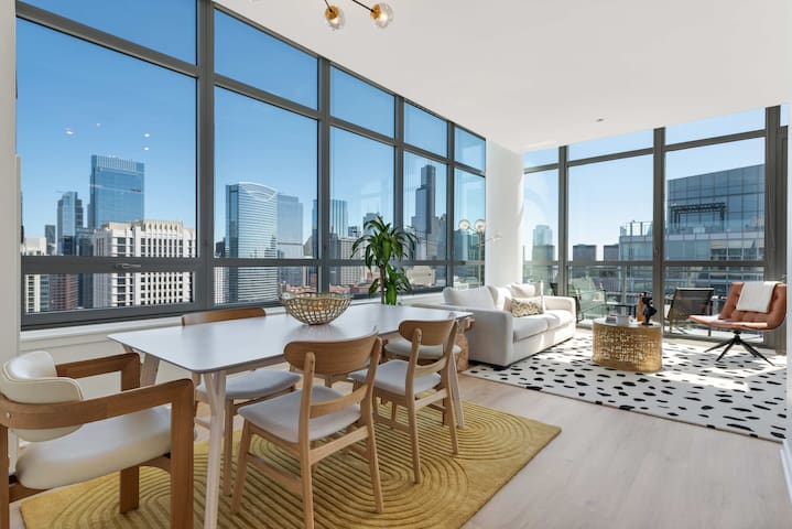 Sky-High 3BR Penthouse in West Loop