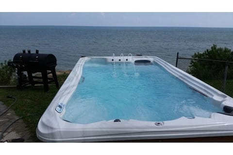 Hideaway Cove: 2 Lakefront Homes on Beach
