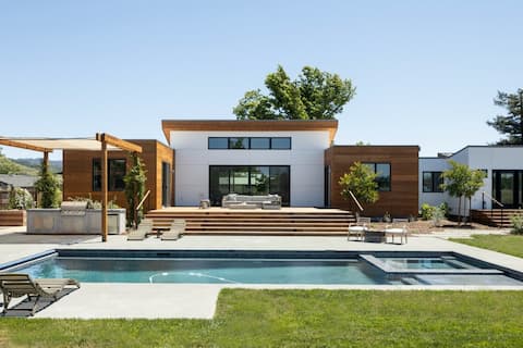 Year-Round Heated Pool | Hot Tub | Fire Pit | Lawn
