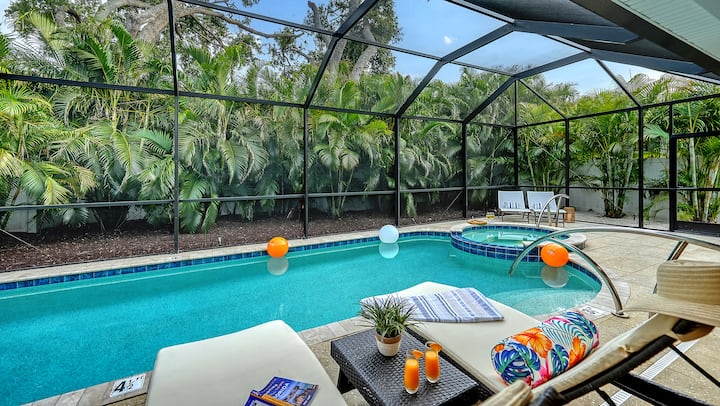 Near Siesta Key | Palm-lined Pool & Spa Retreat - Sarasota, FL