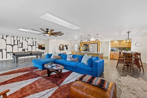 Polar Express Hot Tub Pool Table Mountain Views