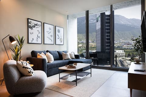 Modern Stay w/ Pool, Gym, Balcony & Mountain Views