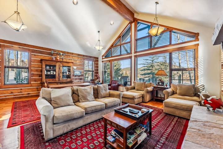 Luxe Mountain Gem: Hot Tub, Skiing & Trails Nearby - Frisco, CO