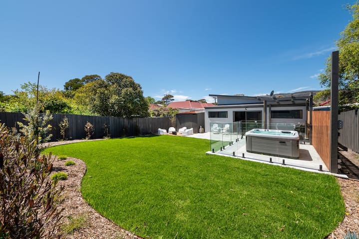 Kennington Beach Getaway with Spa